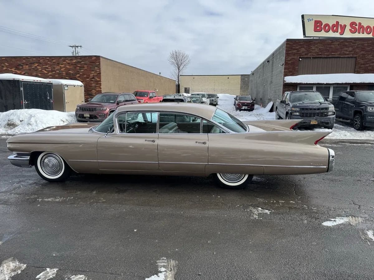 1960 Cadillac DeVille, view 1