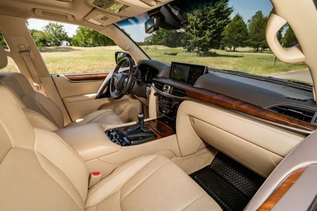 2017 Lexus LX570, view
