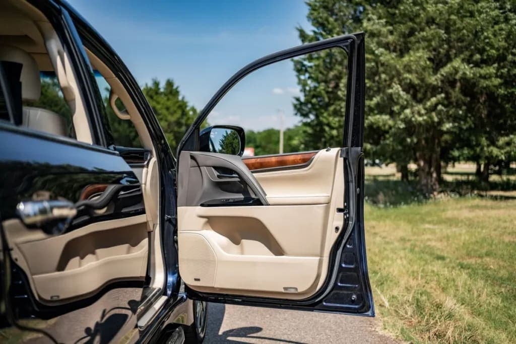2017 Lexus LX570, view