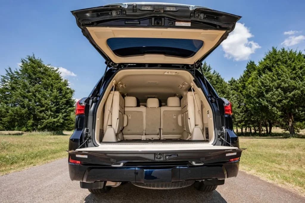 2017 Lexus LX570, view